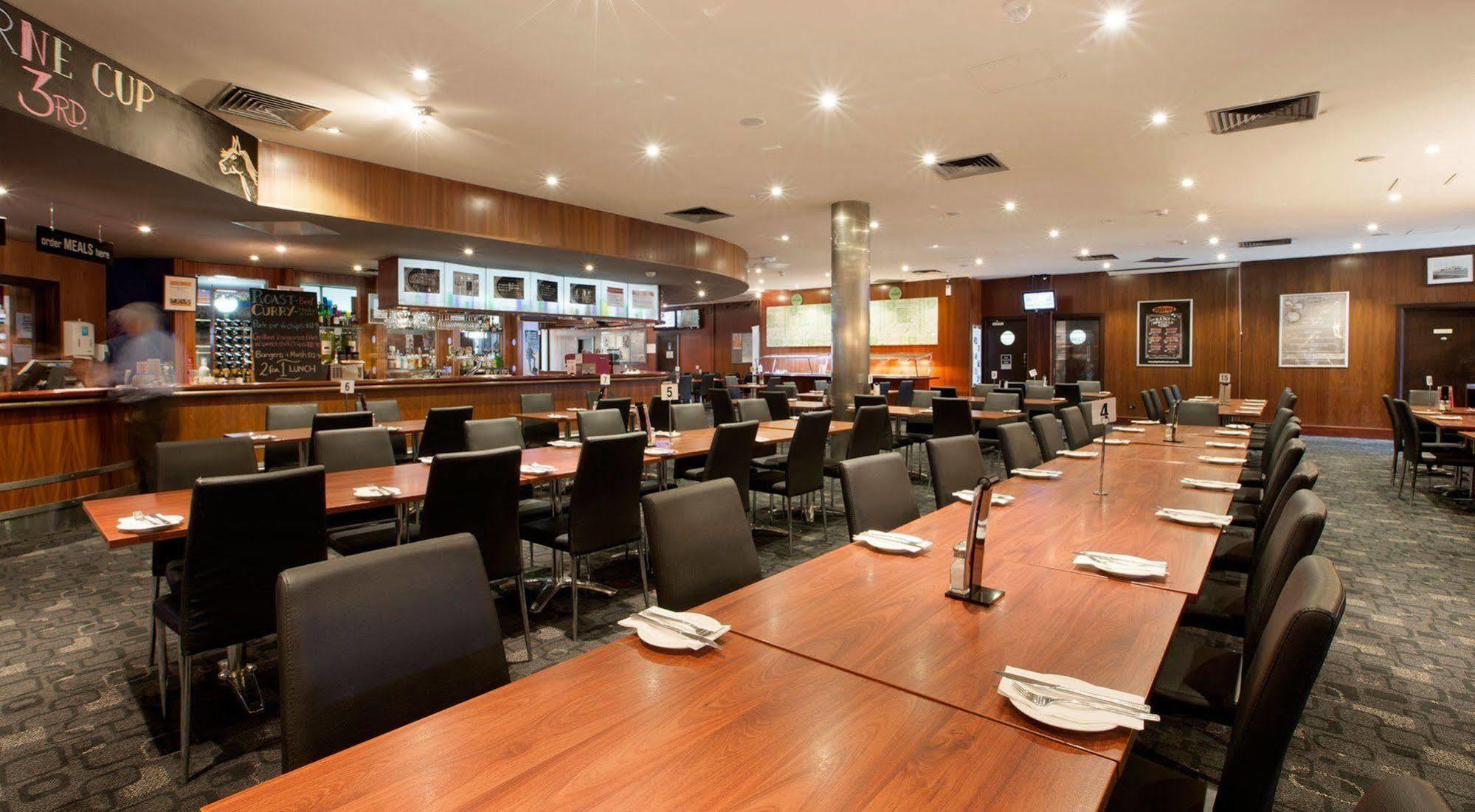 Nightcap At Playford Tavern Elizabeth Exteriör bild